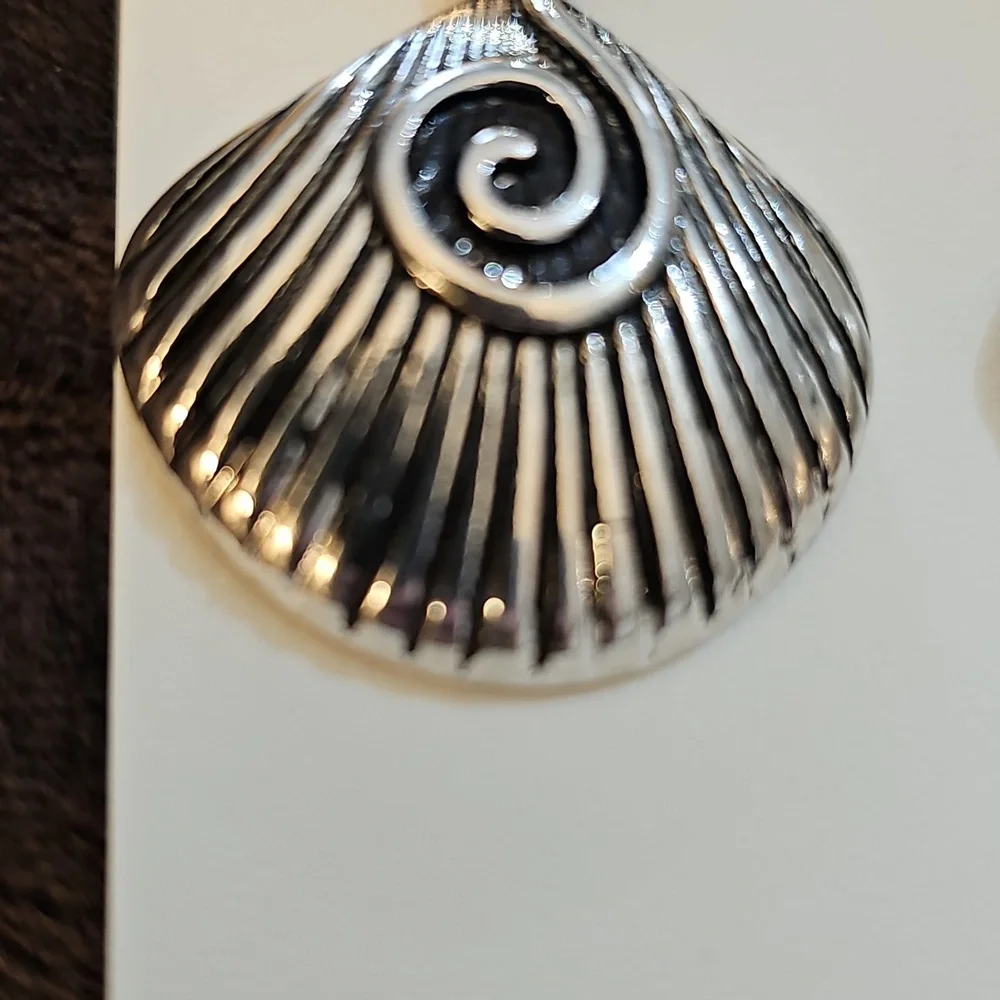 Earrings - Picture 6 of 11